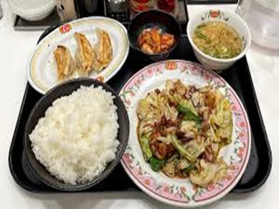 外食チェーン企業の店舗スタッフ（店長候補）