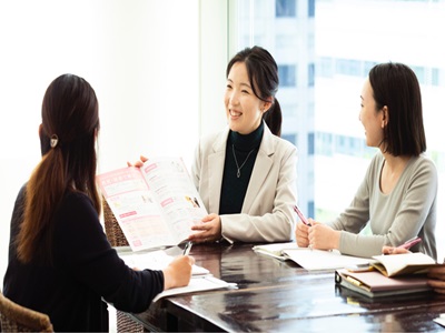 【専門学校の総合職（正社員）】教務・就職サポート・広報業務担当スタッフ