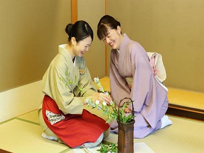 【旅館の客室係スタッフ／外国人観光客で賑わう老舗旅館グループ】