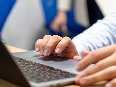 経理担当｜ホテル・ブライダル企業（東証プライム上場の安定企業）