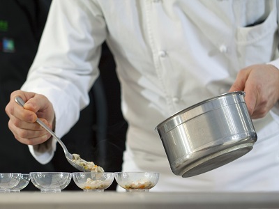 【洋食調理スタッフ】江の島にあるレジャー施設併設レストランの洋食調理スタッフ