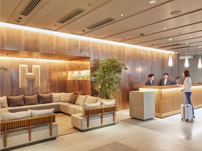 東京都内・ホテルのフロントスタッフ