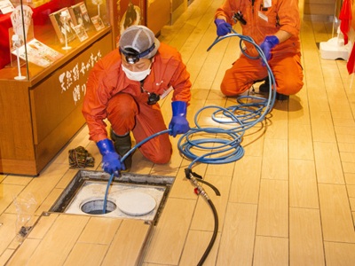 グリストラップ清掃｜飲食店・大型商業施設の排水管清掃