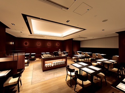 ホールサービススタッフ｜グループ企業が運営するレストラン・カフェ